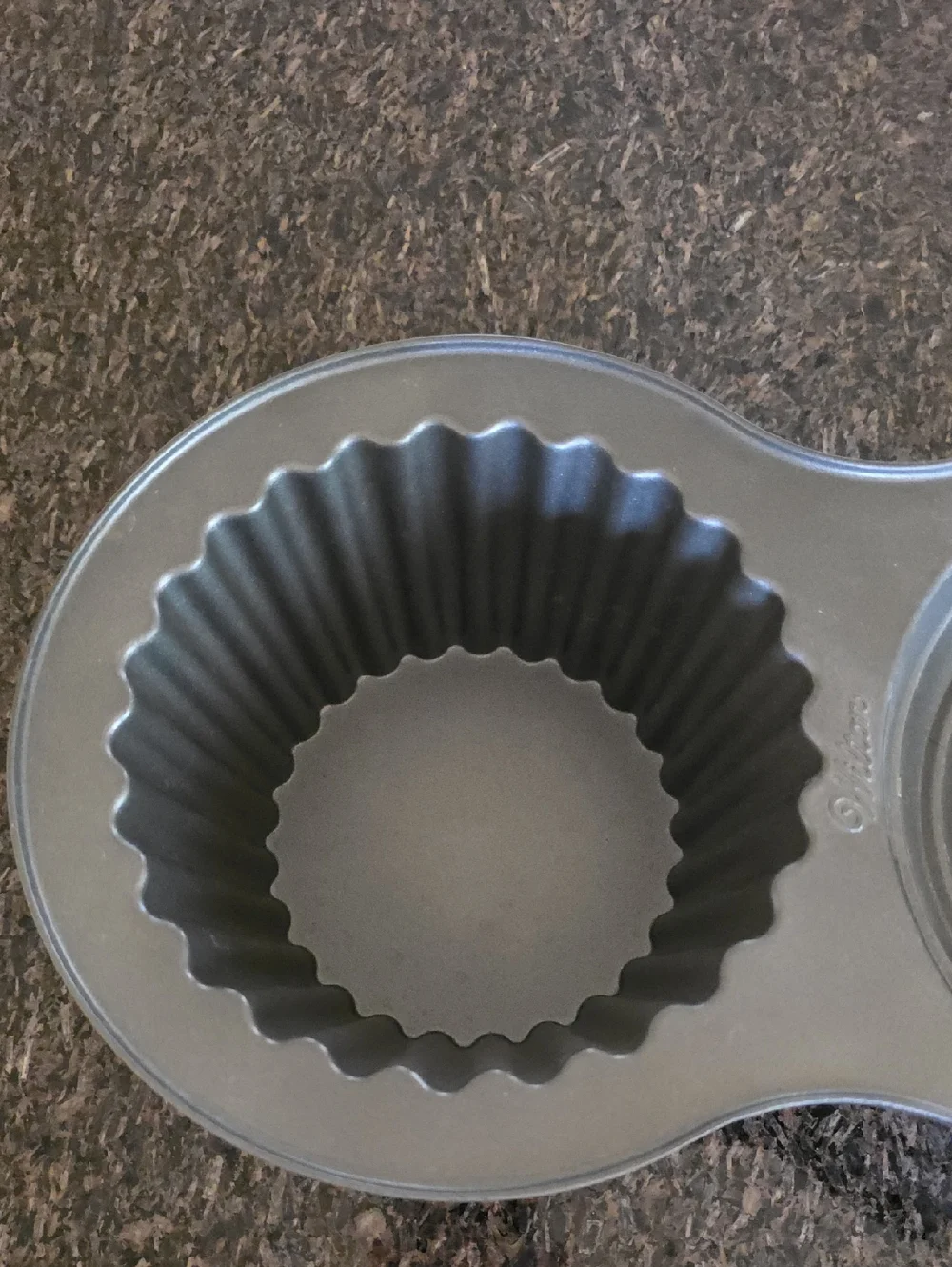 Wilton Gray Giant Cupcake Pan Dual-Design Nonstick 15